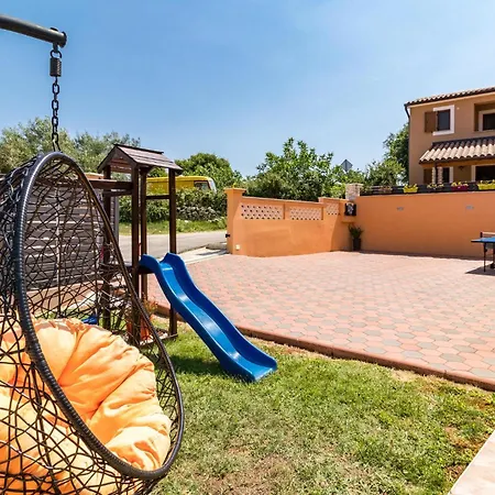 2 Bedroom Lovely In Holiday home Pula