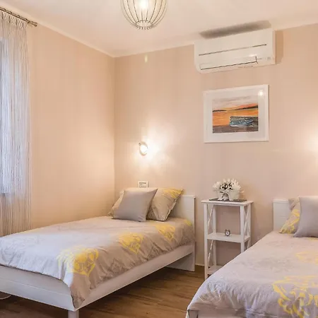 2 Bedroom Lovely In * Pula