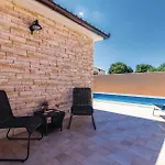 Gorgeous Home In Pula *
