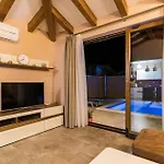 Gorgeous Home In Pula Pula