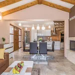 Gorgeous Home In Pula Pula