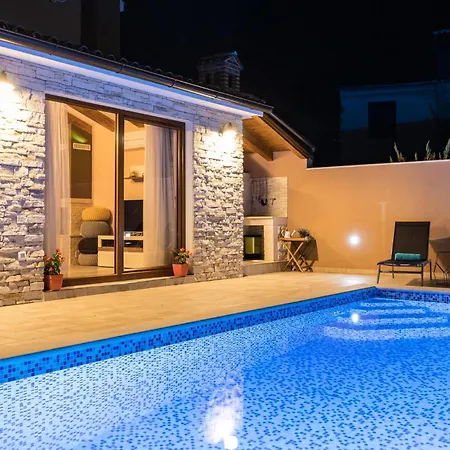 2 Bedroom Lovely In * Pula