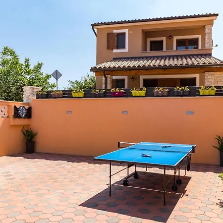 Сasa de vacaciones 2 Bedroom Lovely In Pula