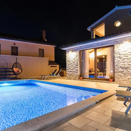 Сasa de vacaciones 2 Bedroom Lovely In