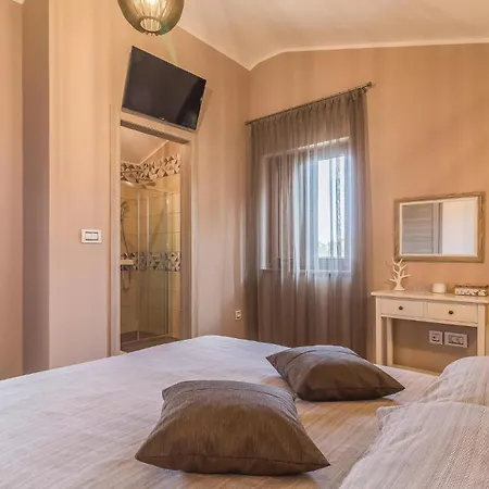 Prázdninový dům 2 Bedroom Lovely In *