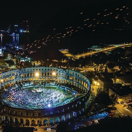 2 Bedroom Lovely In Prázdninový dům