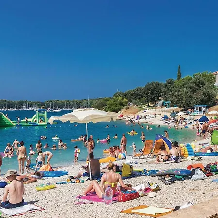 Сasa de vacaciones 2 Bedroom Lovely In