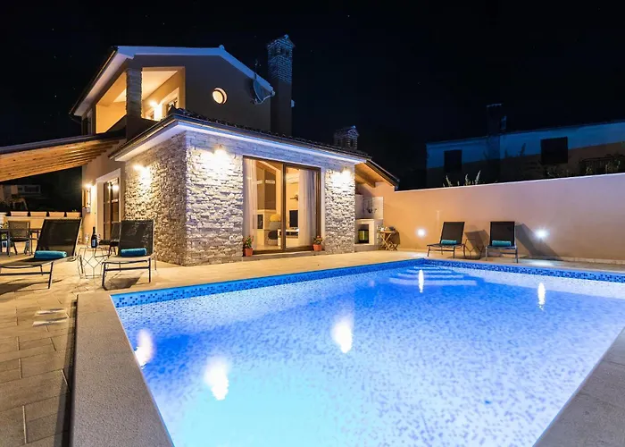 2 Bedroom Lovely In Vakantiehuis Pula