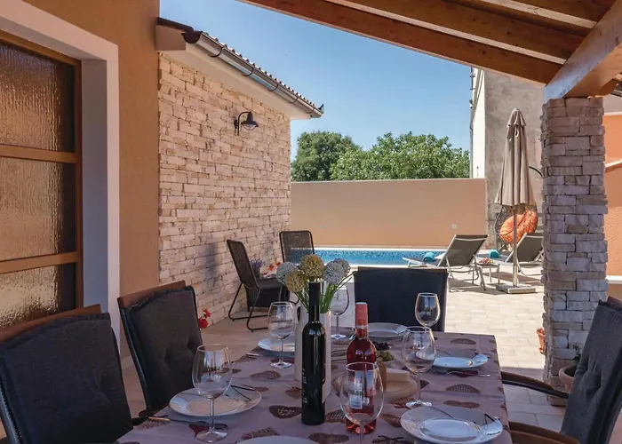 2 Bedroom Lovely In * Pula