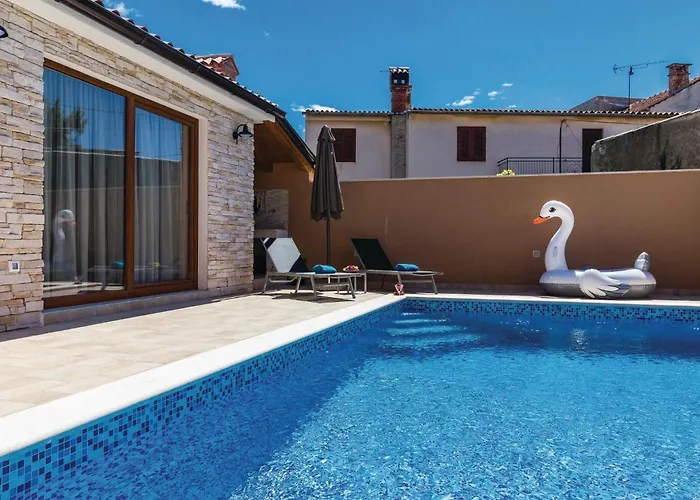 2 Bedroom Lovely In Vakantiehuis Pula