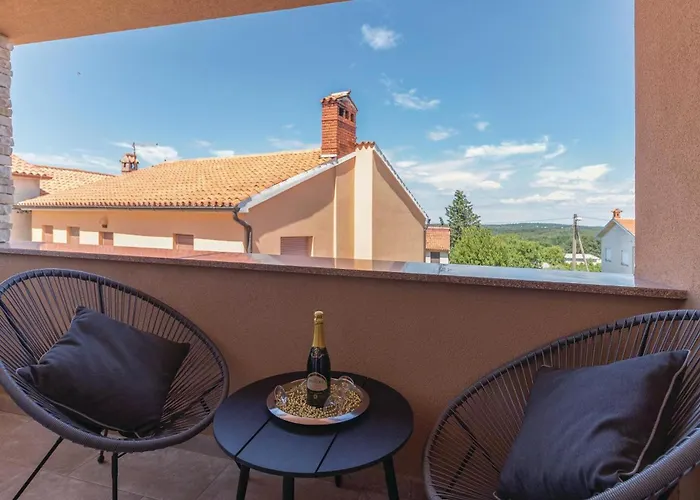 2 Bedroom Lovely In *