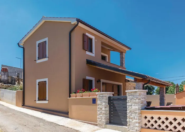 2 Bedroom Lovely In Vakantiehuis Pula