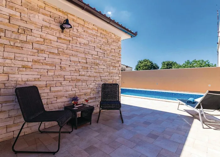 2 Bedroom Lovely In *