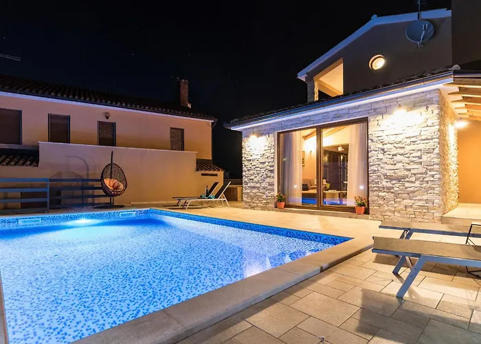 Vikendica 2 Bedroom Lovely In