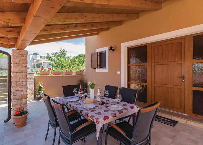 Vakantiehuis 2 Bedroom Lovely In