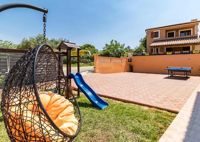 2 Bedroom Lovely In Ferienhaus Pula