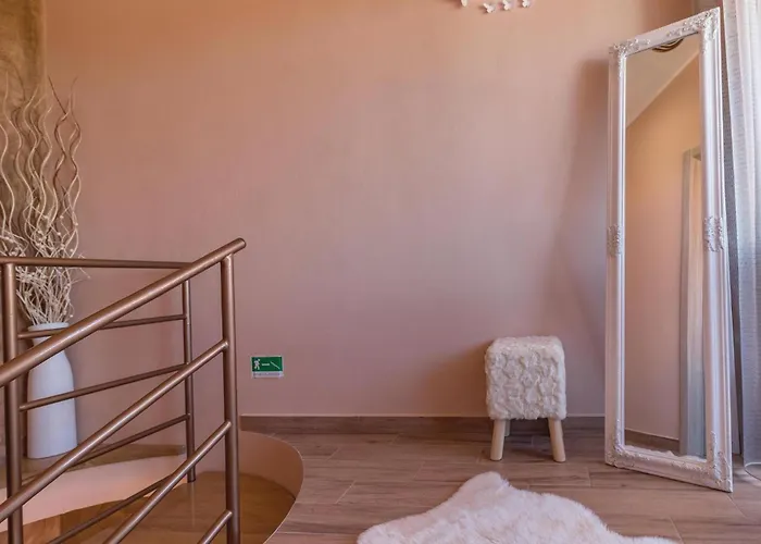 2 Bedroom Lovely In *