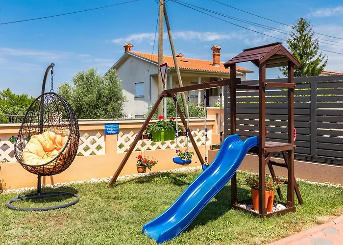 Vakantiehuis 2 Bedroom Lovely In *