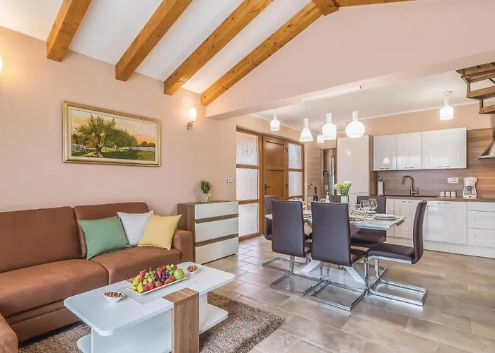 2 Bedroom Lovely In