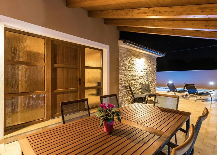 2 Bedroom Lovely In